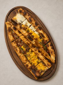 Kuşbaşılı Yumurtalı Pide