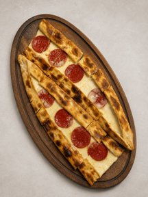 Sucuklu Kaşarlı Pide
